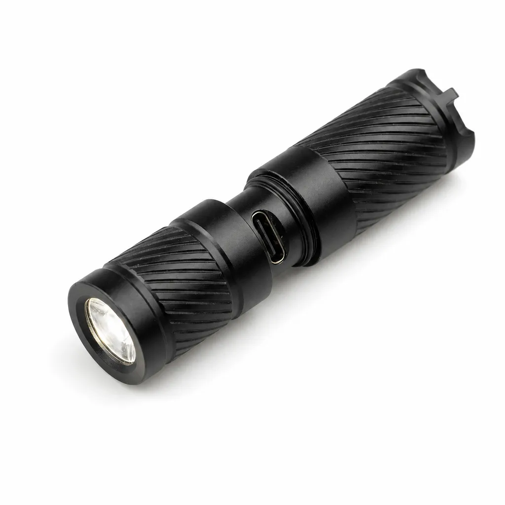 F-953 Rechargeable LED Flashlight F-953 Rechargeable LED Flashlight