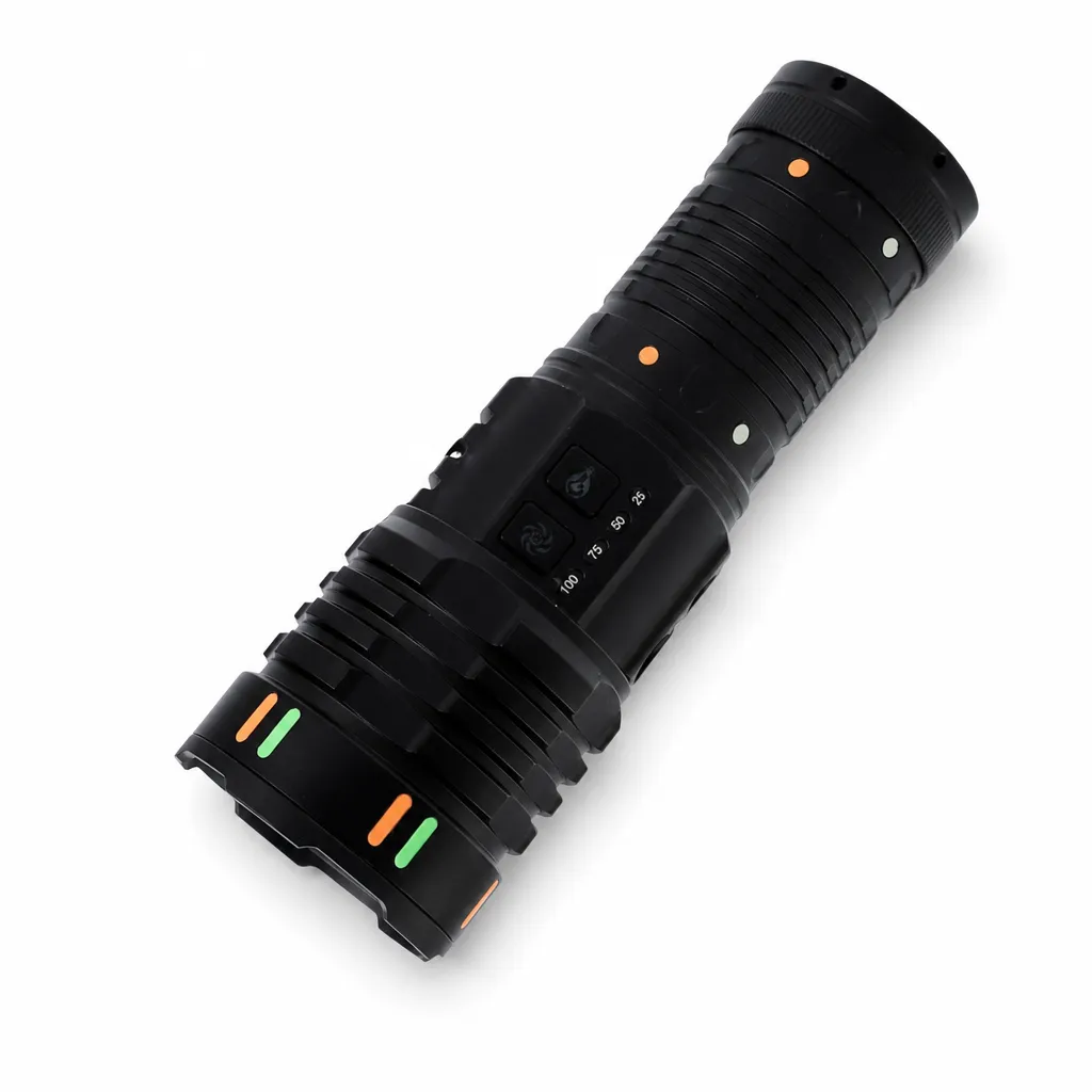 G421Y 30 W Laser Rechargeable Zoom Flashlight G421Y 30 W Laser Rechargeable Zoom Flashlight